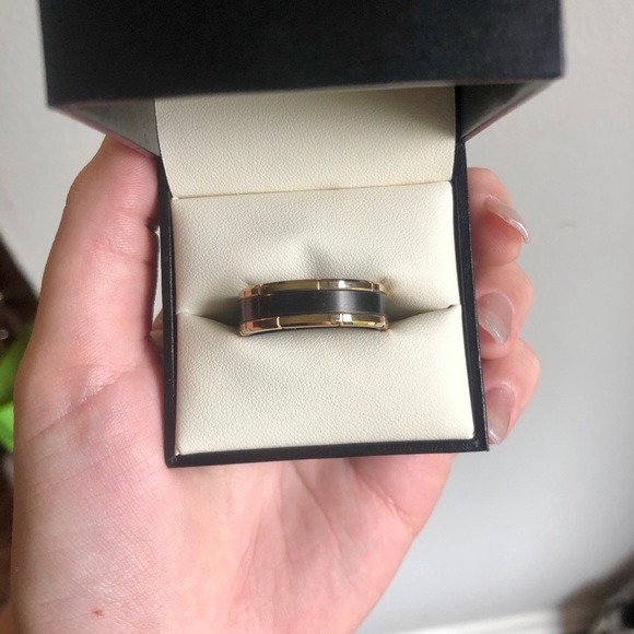 Men’s wedding band - Picture 6 of 7